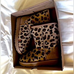 Ugg boots women’s size 6 Cheetah print.